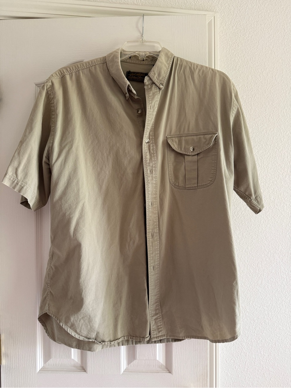 Eddie Bauer Men's Short-Sleeve Button-Down Shirt in Khaki